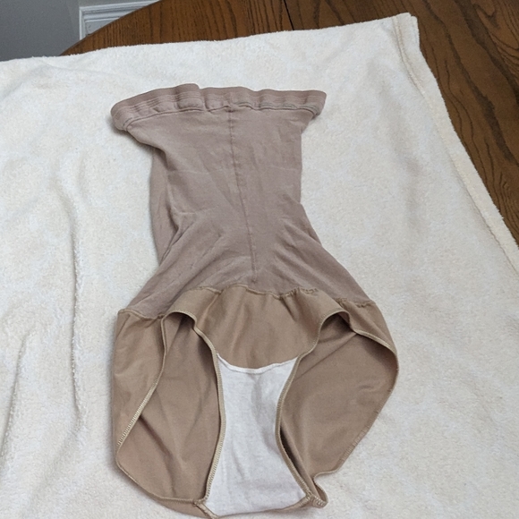 Spanx by Sara Blakely. High waisted panties. size C. Gord condition. Tan . - Picture 3 of 6